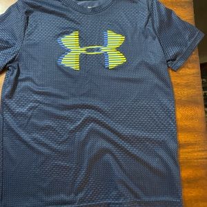 Youth Large Under Armour t-shirt